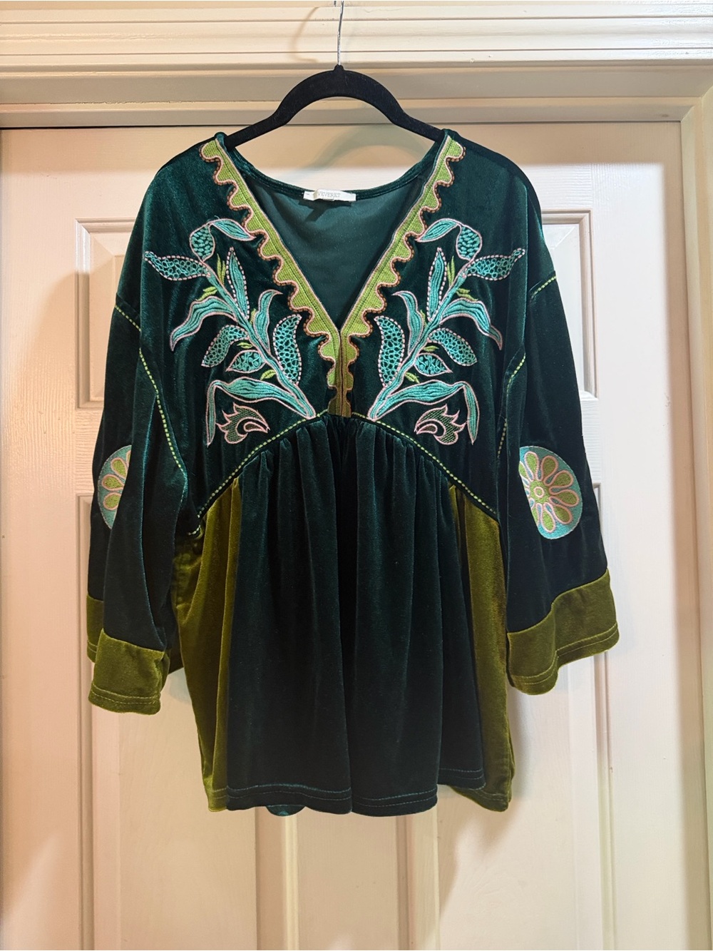 Vervet Velvet Embroidered Multi Green V-Neck Tunic Top Worn Once #boho #floral